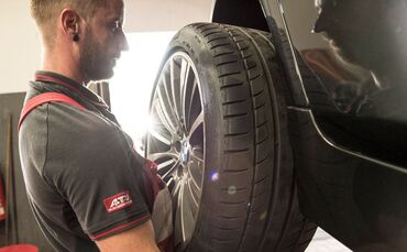 Reifenwechsel in der Werkstatt