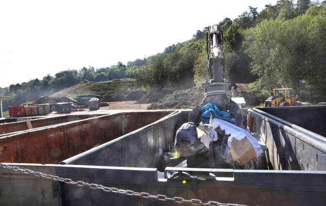 Müll Mülldeponie Container Symbol Symbolbild symbolfoto