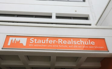 Staufer-Realschule Staufer Realschule Schule Symbol Symbolbild Symbolfoto