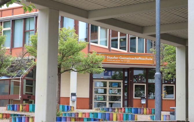 Staufer-Gemeinschaftsschule Gemeinschaftsschule Staufer Symbol Symbolbild symbolfoto
