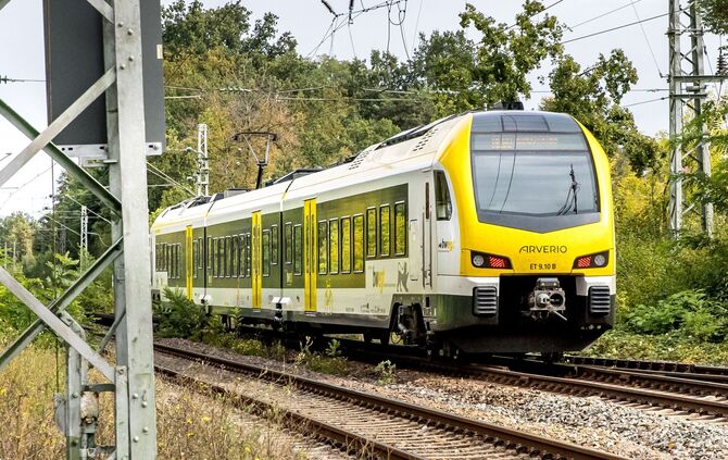 RE 90 von Winnenden nach Crailsheim, Bhf Winnenden, 25.09.2024.