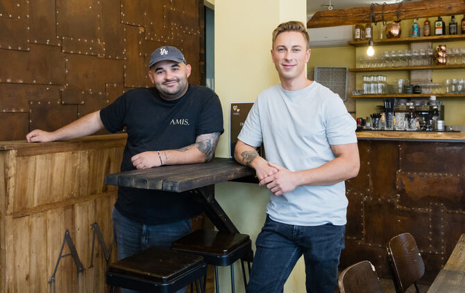 Bar Amis in der Marktstraße Winnenden schließt: Die beiden Gesellschafter Amel Ademi und Dennis Bauer, 25.09.2024.