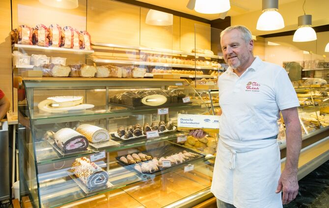 Bäckermeister Thilo Lämmle in seiner Haubersbronner Backstube spricht über die ständig steigenden Butterpreise, Schorndorf, 10.1