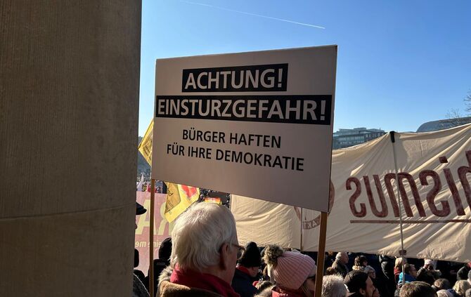 schild demo demokratie rechtsextremismus stuttgart afd neonazi neonazis plakat rechts demonstration