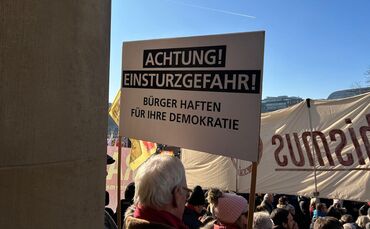 schild demo demokratie rechtsextremismus stuttgart afd neonazi neonazis plakat rechts demonstration