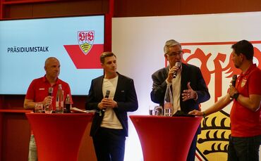 Dunkelroter Tisch beim VfB