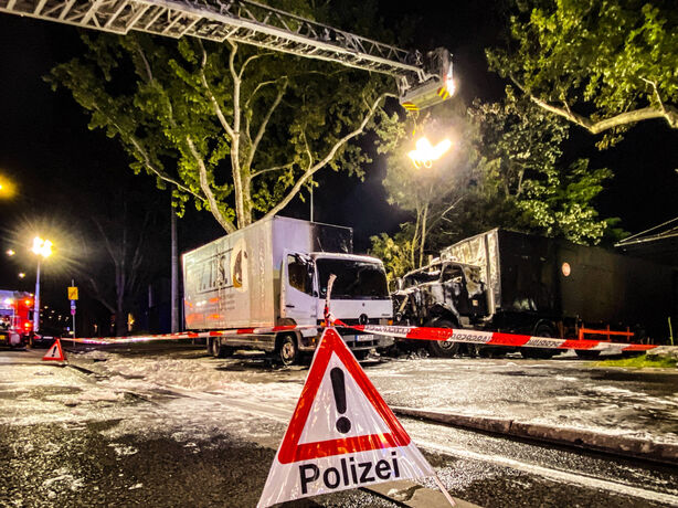 Brandanschlag auf Veranstaltungstechnik? - Technik für Demo auf dem Wasen - Wohl 4 vermummte Täter geflüchtet