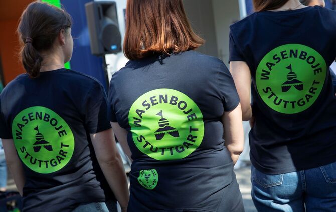 Mitarbeiterinnen der „Wasenboje“ auf dem Cannstatter Volksfest helfen Mädchen und Frauen in Not.
