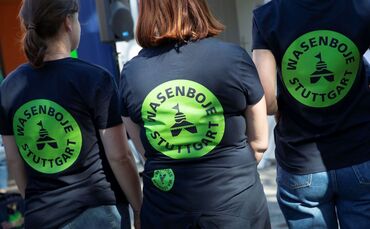 Mitarbeiterinnen der „Wasenboje“ auf dem Cannstatter Volksfest helfen Mädchen und Frauen in Not.