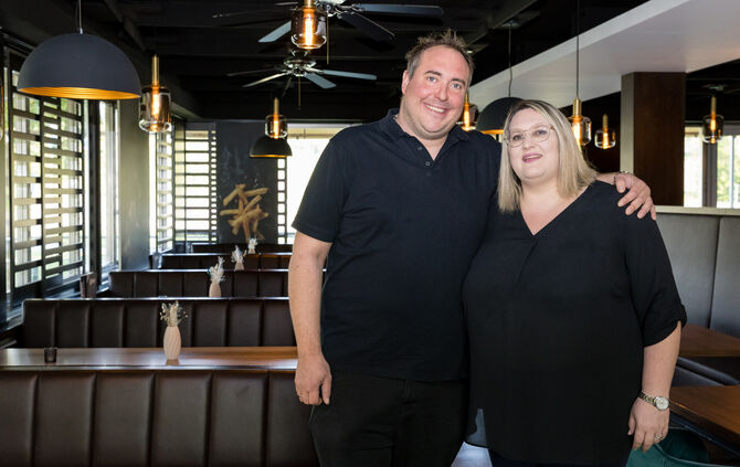 Das Ehepaar Marcel und Melanie Wörner in ihrem Gleichnamigen Lokal in Winterbach, 09.10.2024.