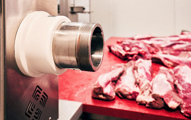 Symbolfoto Fleischwolf Fleisch