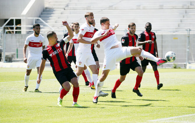 Fußball  2.Bundesliga SV Wehen  Wiesbaden vs.  VfB Stuttgart