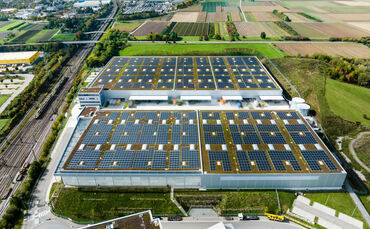 Luftbild Daimler Prototypenpark mit PV-Anlage, Waiblingen, 03.10.2022.
