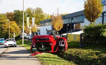 Berkheim: Twingo kommt von Strasse ab und ueberschlaegt sich- 2 verletzte