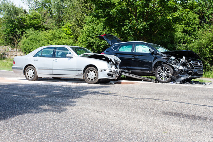 Vorfahrtsverletzung, drei Verletzte, L1197, Fellbach-Oeffingen, 19.05.2020.