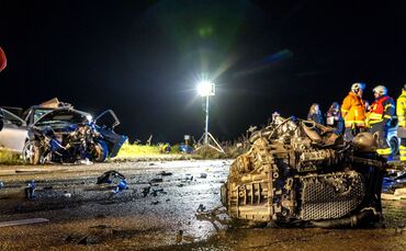 Schwerer Unfall mit drei Pkw und sieben Verletzten, B 14, Backnang-Waldrems, 17.11.2024.