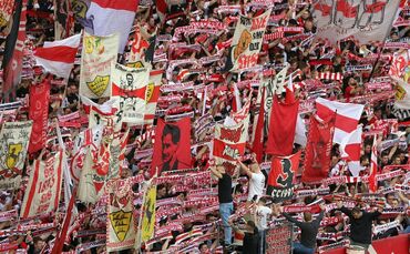 VfB Symbolbild Ultra Ultras Cannstatter Kurve Fans Schal Fahnen