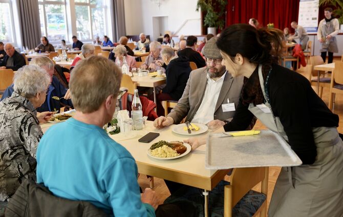 Eröffnung der ersten Schorndorfer Vesperkirche im Martin-Luther-Haus
