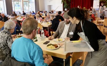 Eröffnung der ersten Schorndorfer Vesperkirche im Martin-Luther-Haus