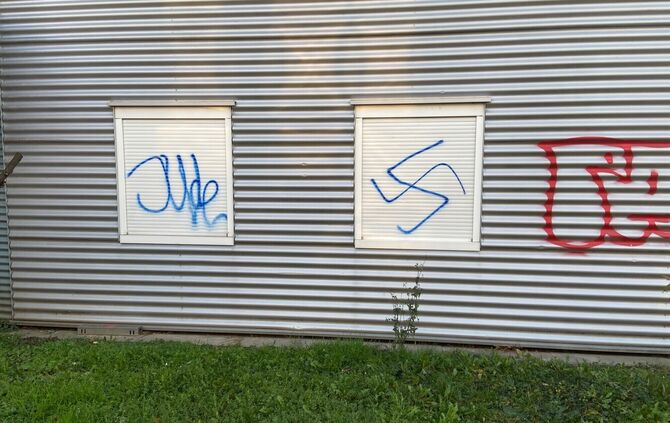 Schmierereien Nahkauf Korber Höhe