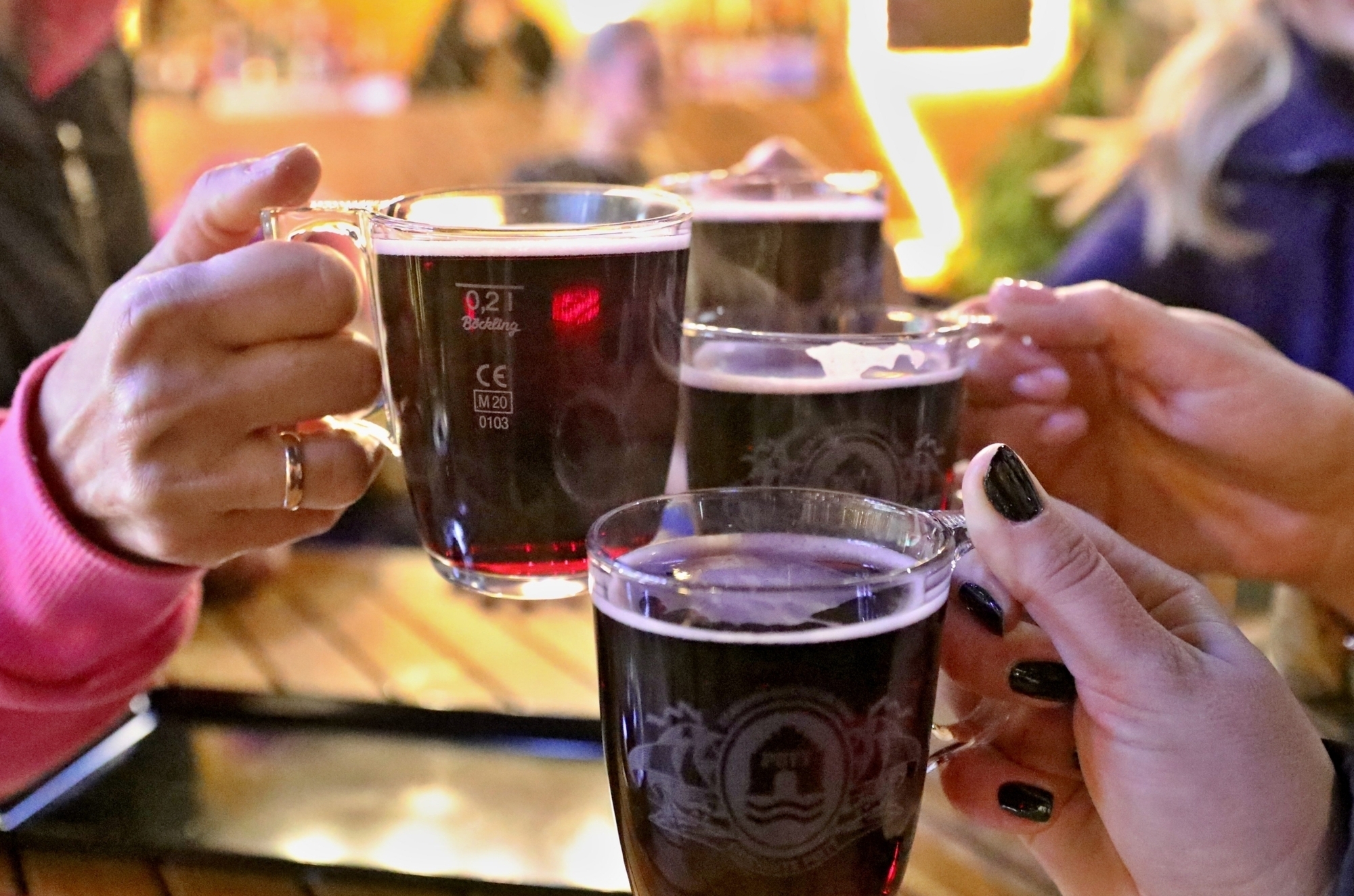 Weihnachtsmarkt Stuttgart eröffnet: Wie viel kostet der Glühwein 2024?