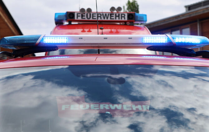 Blaulicht Feuerwehr Brand Symbolfoto