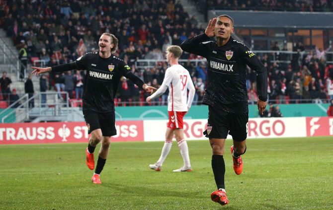 Fußball DfB-Pokal SSV Jahn Regensburg vs. VfB Stuttgart - 1