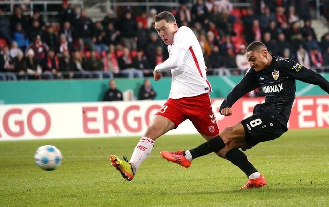 Fußball DfB-Pokal SSV Jahn Regensburg vs. VfB Stuttgart