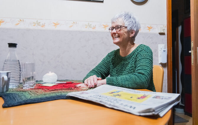 Zustellerin Waltraud Knappenberger trägt seit 35 Jahren die Welzheimer Zeitung aus