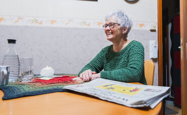 Zustellerin Waltraud Knappenberger trägt seit 35 Jahren die Welzheimer Zeitung aus