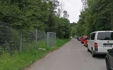 Schlange an der Deponie Schorndorf am 22.05.2020