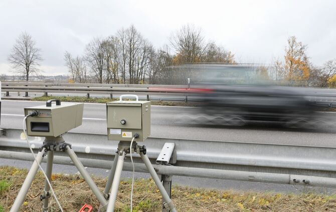 Blitzer Radarfalle mobil Geschindigkeitskontrolle  B29 kurz hinterm Teiler