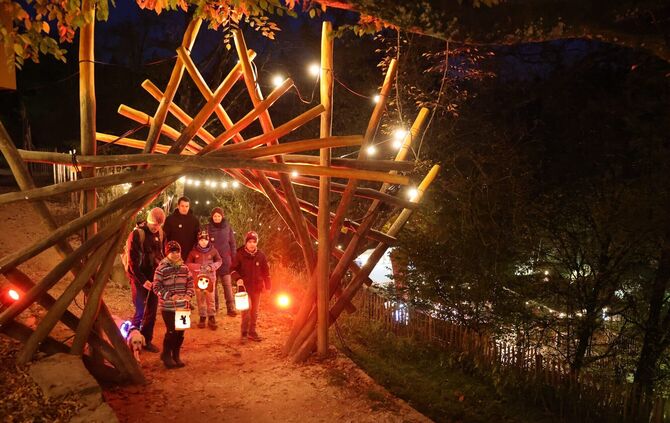 Eins + Alles leuchtet