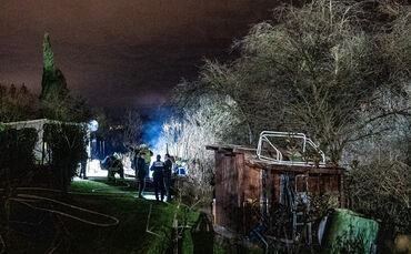 Gartenhausbrand im Bereich zwischen B14 und Eisentalstr., Waiblingen, 18.12.2024.