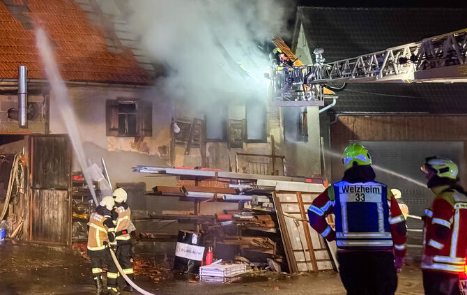 Scheunenbrand, Heidenbühlstraße, Kaisersbach-Gmeinweiler, 01.01.2025.