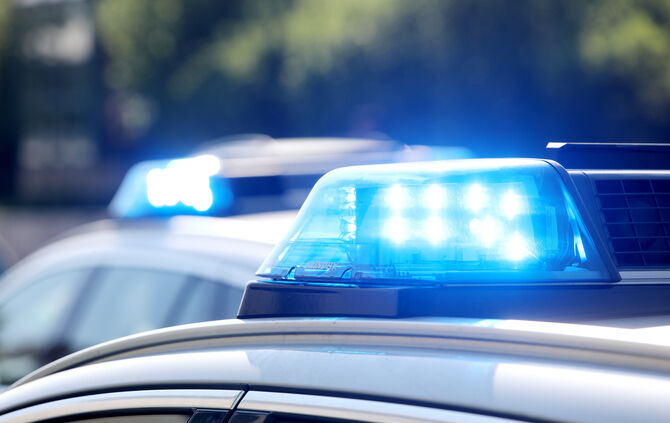Polizei Polizeieinsatz vor dem Waiblinger Arbeitsamt / Agentur für Arbeit / Jobcenter in Waiblingen  Symbol Symbolbild Blaulicht Polizei Polizeiauto    Foto: Buettner
