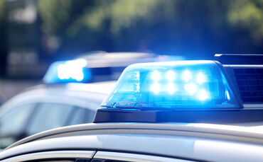 Polizei Polizeieinsatz vor dem Waiblinger Arbeitsamt / Agentur für Arbeit / Jobcenter in Waiblingen  Symbol Symbolbild Blaulicht Polizei Polizeiauto    Foto: Buettner