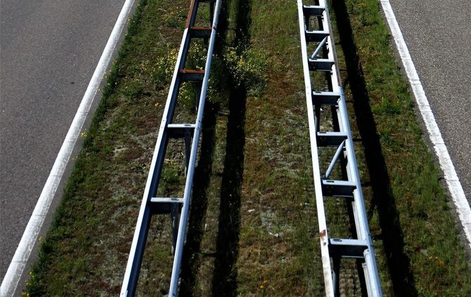 Leitplanke Symbol Symbolbild Mittelleitplanke