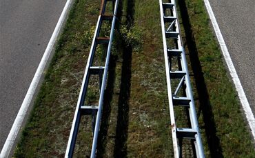 Leitplanke Symbol Symbolbild Mittelleitplanke