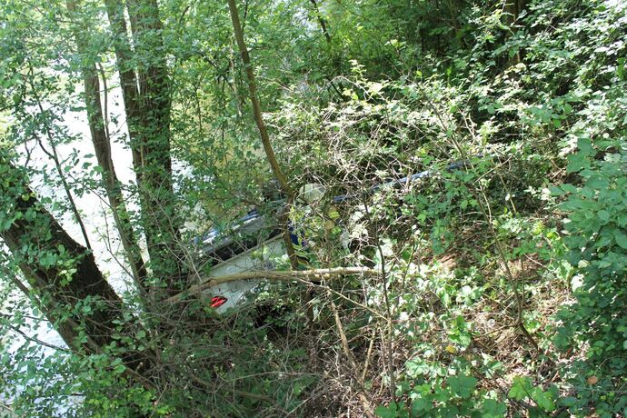 Bietigheim: PKW landet in der Enz