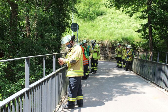 Bietigheim: PKW landet in der Enz