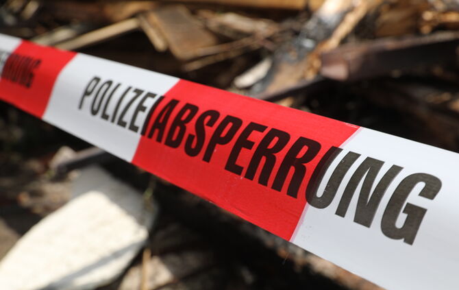 absperrband absperrung Polizei symbol symbolbild symbolfoto