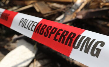 absperrband absperrung Polizei symbol symbolbild symbolfoto