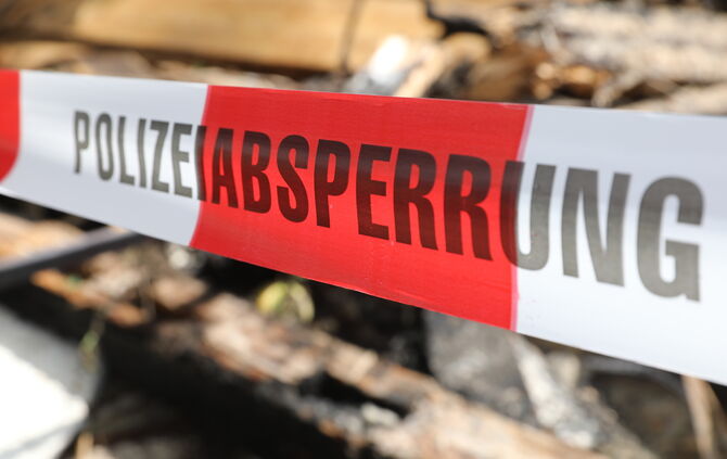 absperrband absperrung Polizei symbol symbolbild symbolfoto