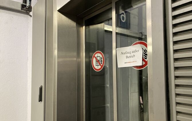 Der Aufzug an Gleis 6/7 im Bahnhof Waiblingen.