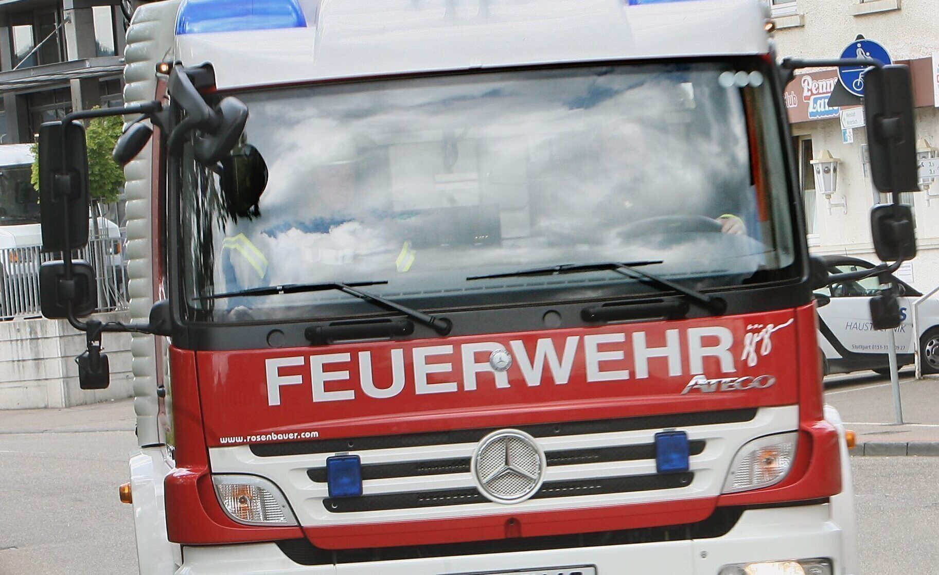 Stuttgart-Feuerbach: Zwei Menschen sterben bei Brand in Mehrfamilienhaus