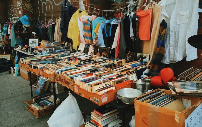 Flohmarkt Second Hand Symbolbild