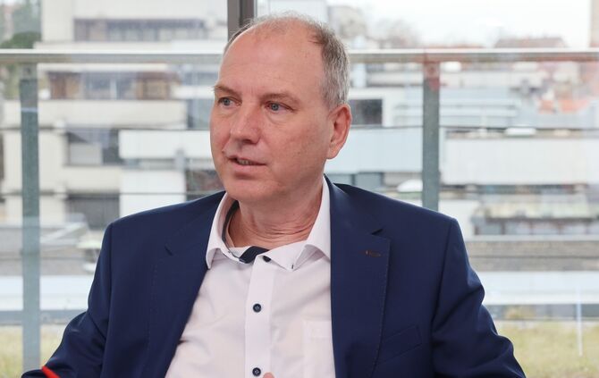 Uwe Burkert