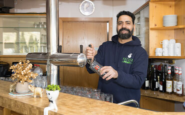 Pächter Jarnail Singh übernimmt die Vereinsgaststätte des TVB in Winnenden-Birkmannsweiler, 14.01.2025.