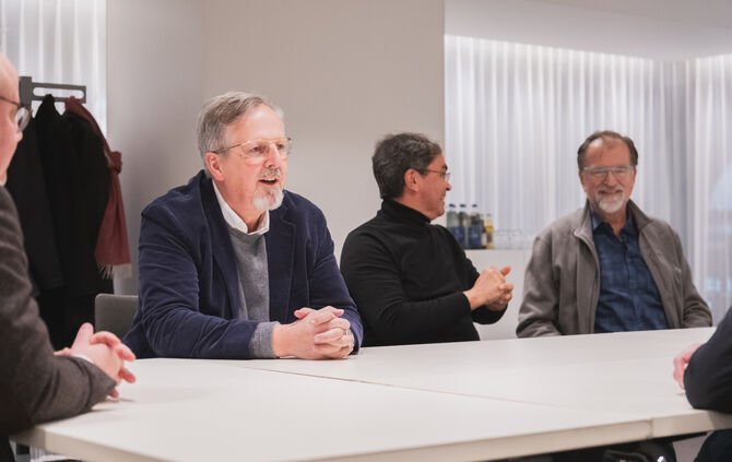 Band "Friends Mission" um Unternehmer Hans-Joachim Arnold spenden 4500 Euro für Hochwasserhilfe in Miedelsbach